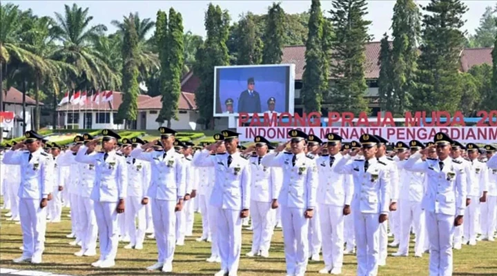 Tangis Haru Orang Tua Mengiringi Pelantikan 1.204 Lulusan IPDN Angkatan XXXIII