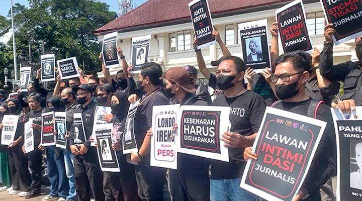 Kecewa Disebut Londo Ireng oleh Presiden, Ratusan Wartawan Malang Raya Beraksi di Bundaran Tugu