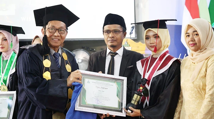 IPK 4,00, Lulus 1 Tahun 8 Bulan hingga Hafal 30 Juz: Wajah Wisudawan Terbaik UIN KHAS Jember 2026