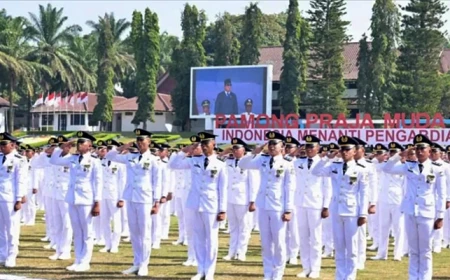 Tangis Haru Orang Tua Mengiringi Pelantikan 1.204 Lulusan IPDN Angkatan XXXIII