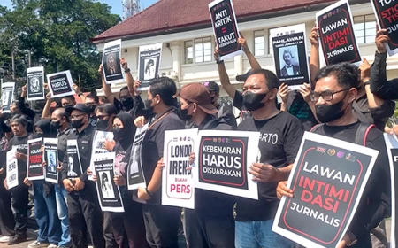 Kecewa Disebut Londo Ireng oleh Presiden, Ratusan Wartawan Malang Raya Beraksi di Bundaran Tugu