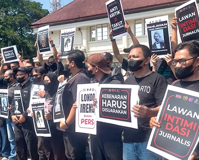 Kecewa Disebut Londo Ireng oleh Presiden, Ratusan Wartawan Malang Raya Beraksi di Bundaran Tugu