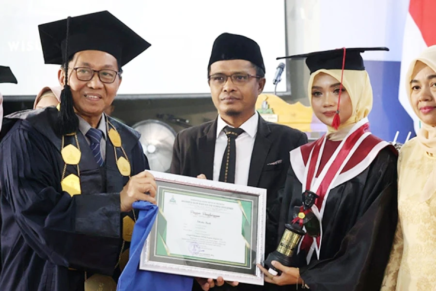 IPK 4,00, Lulus 1 Tahun 8 Bulan hingga Hafal 30 Juz: Wajah Wisudawan Terbaik UIN KHAS Jember 2026