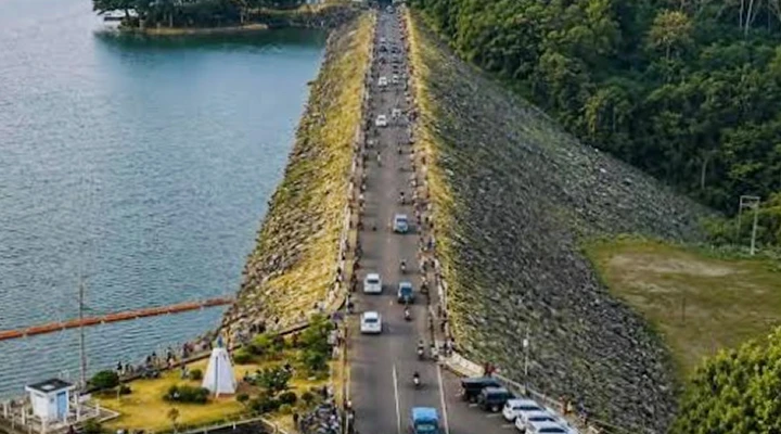 Alhamdulillah, Jalan di Puncak Bendungan Lahor Boleh Dilewati Mobil Lagi Pukul 04.00 - 22.00 WIB