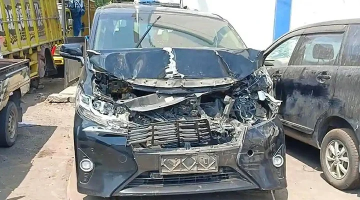 Mobil KH Anwar Zahid Ditabrak Trailer di Bojonegoro, Alhamdulillah Kiai dan Sopirnya Selamat