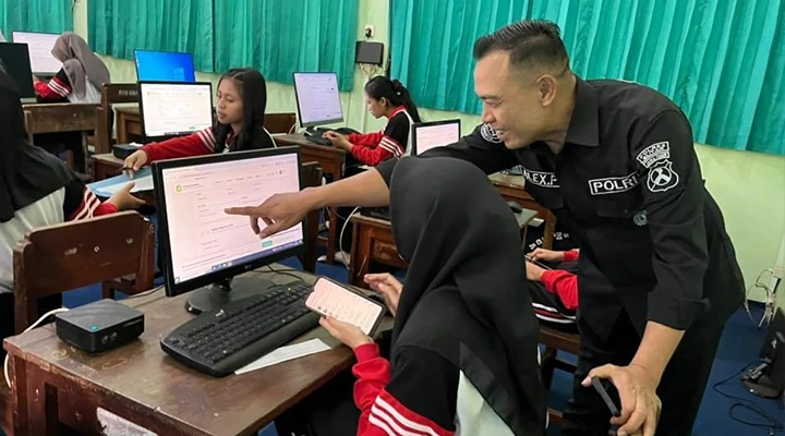 Kita Boleh Pakai AI, tapi Jangan Biarkan AI Menggantikan Otak dan Hati Kita