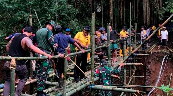 TNI dan Polri Bangun 3.395 Jembatan di Pedesaan dan 3.000 Sumber Air Bersih