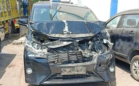 Mobil KH Anwar Zahid Ditabrak Trailer di Bojonegoro, Alhamdulillah Kiai dan Sopirnya Selamat