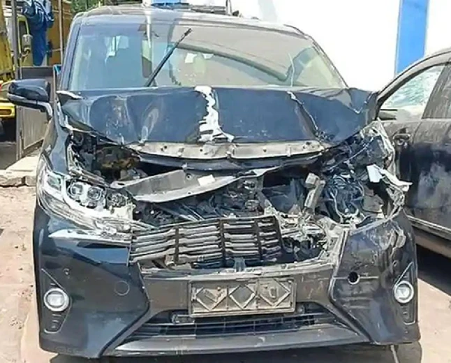 Mobil KH Anwar Zahid Ditabrak Trailer di Bojonegoro, Alhamdulillah Kiai dan Sopirnya Selamat