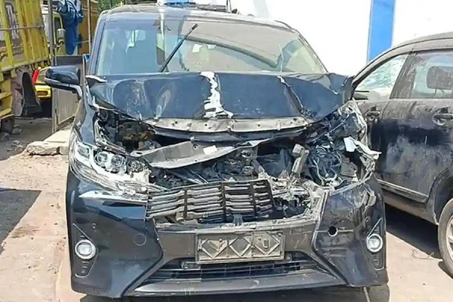 Mobil KH Anwar Zahid Ditabrak Trailer di Bojonegoro, Alhamdulillah Kiai dan Sopirnya Selamat