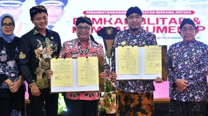 Bupati Blitar dan Bupati Sumenep Tanda Tangani Kesepakatan Bersama Pengendalian Inflasi 