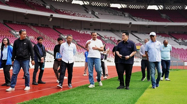 Di Bawah Langit Jakarta: Ketum PSSI Erick Thohir Turun Langsung, Pastikan Rumput GBK Siap Sambut FIFA ASEAN 2026