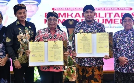 Bupati Blitar dan Bupati Sumenep Tanda Tangani Kesepakatan Bersama Pengendalian Inflasi 